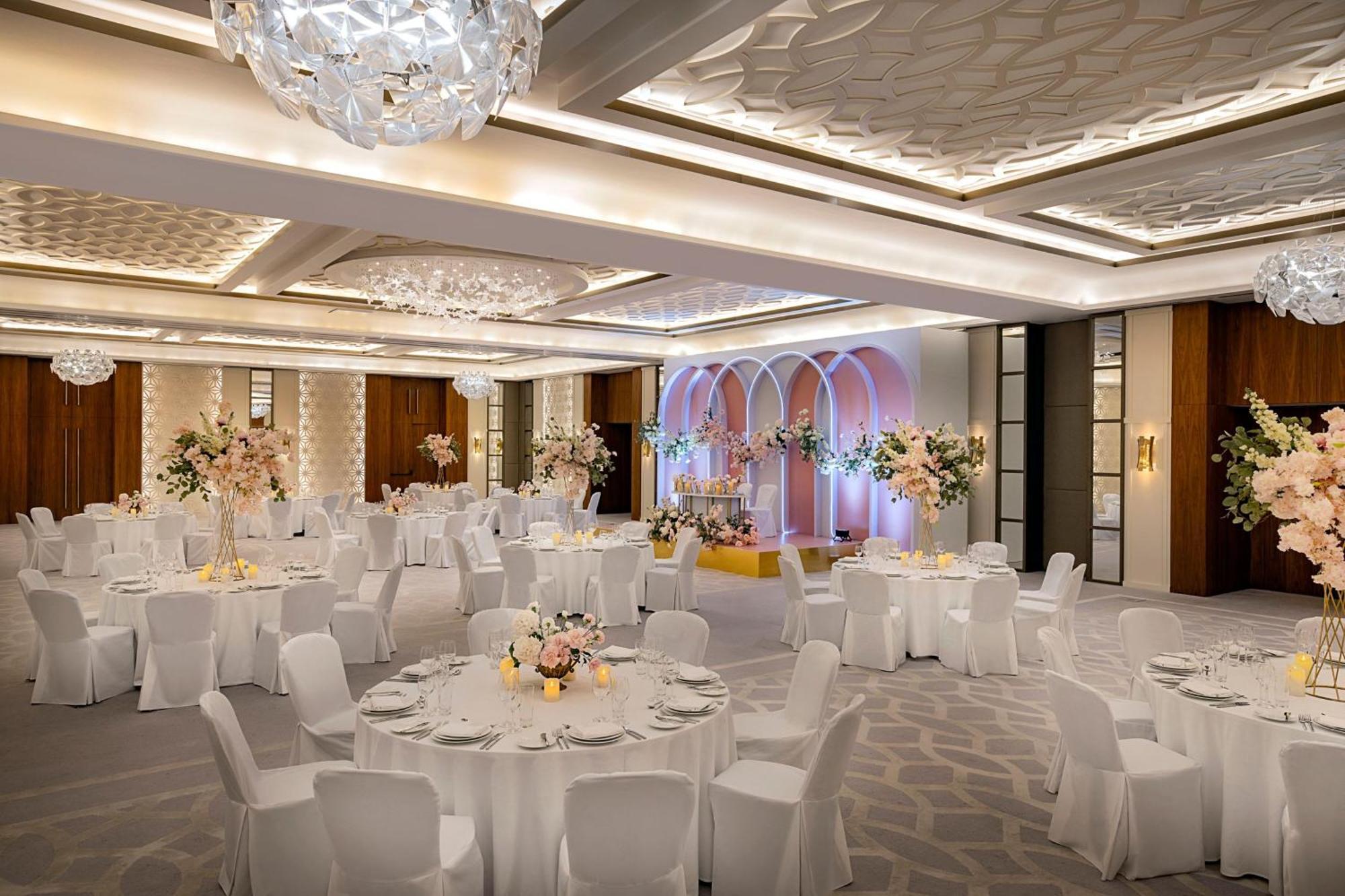 Sheraton Astana Hotel Exterior photo The ballroom
