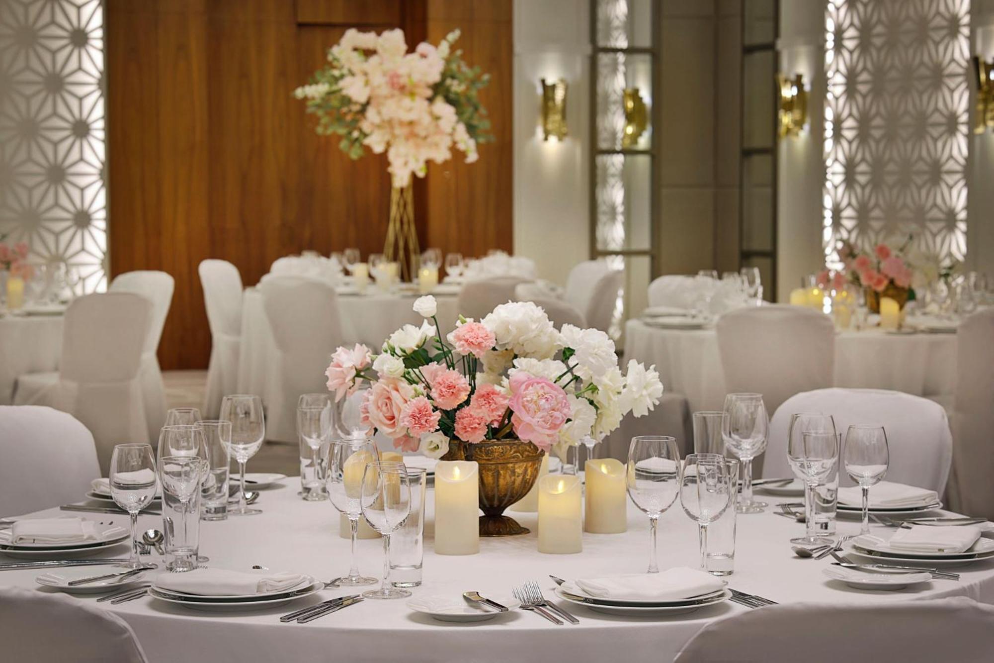 Sheraton Astana Hotel Exterior photo Wedding reception at the Jumeirah Emirates Towers Hotel