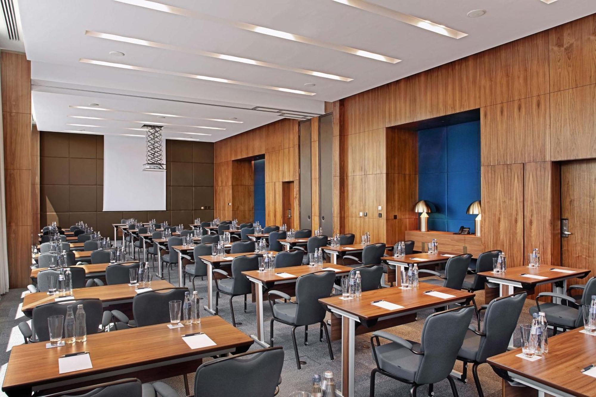 Sheraton Astana Hotel Exterior photo Meeting room