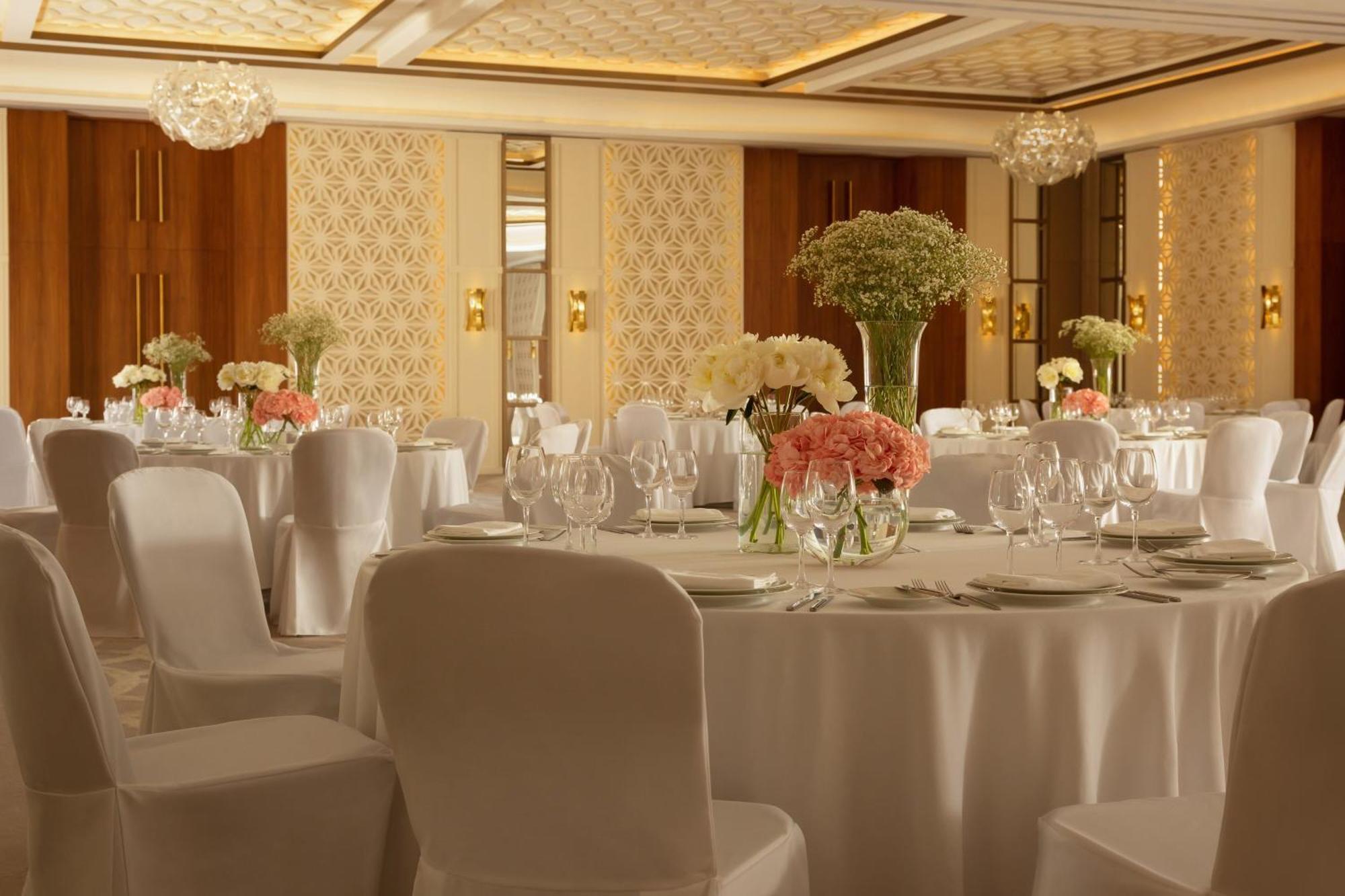 Sheraton Astana Hotel Exterior photo The ballroom